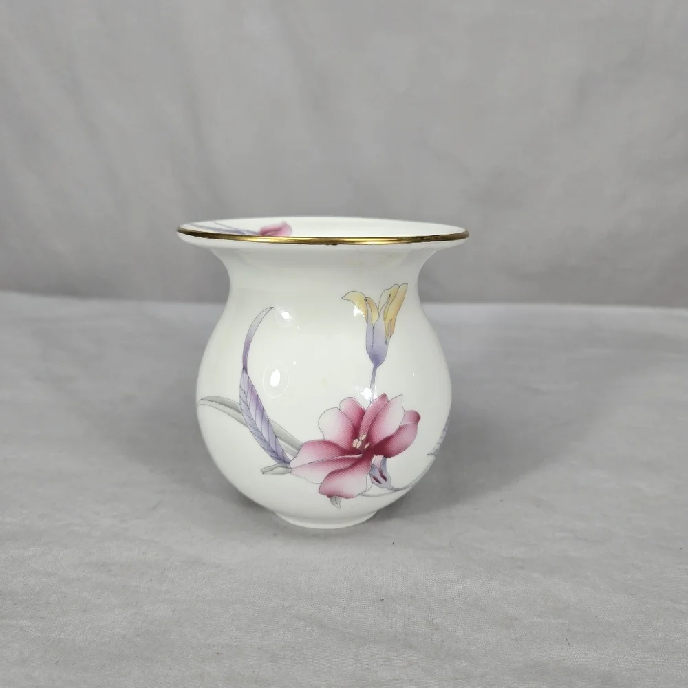 Mikasa Gold Trim Small Bud Vase Flowers  Blue Pink Floral Bone Chi CAE02 4